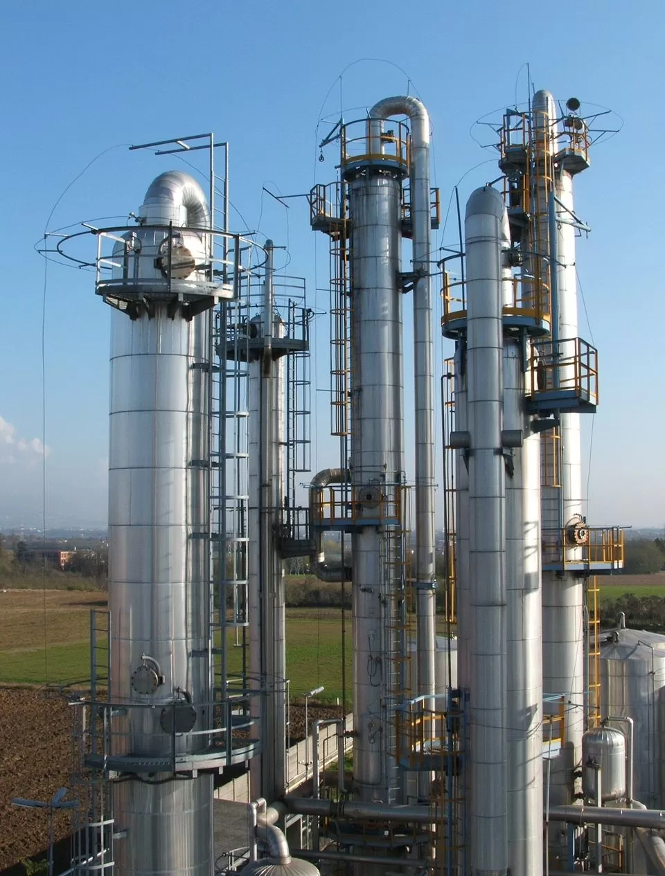 pressure-transmitters-continuous-monitoring-for-safety-and-control.jpg